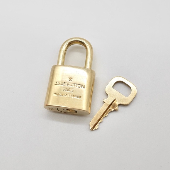 🍓LV Lock and Key #318 - Picture 2 of 3